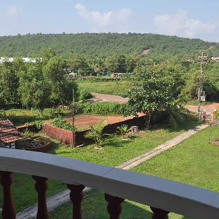 Oasis Beach Resort Goa Esterno foto